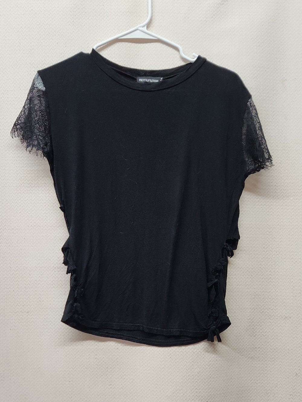 PrettyLittleThing Black Lace-Sleeve Side Tie Tee